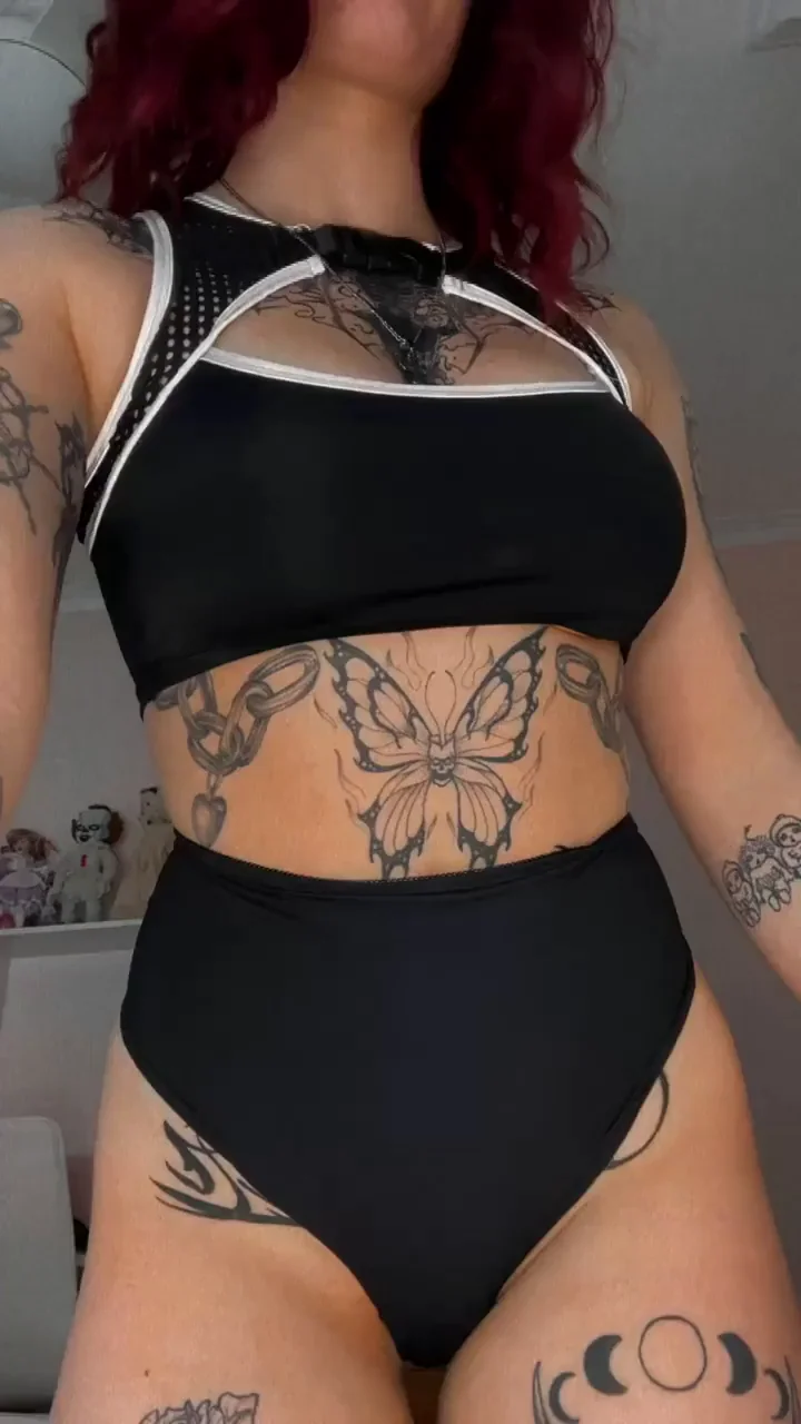 would you date a goth girl like me? <3