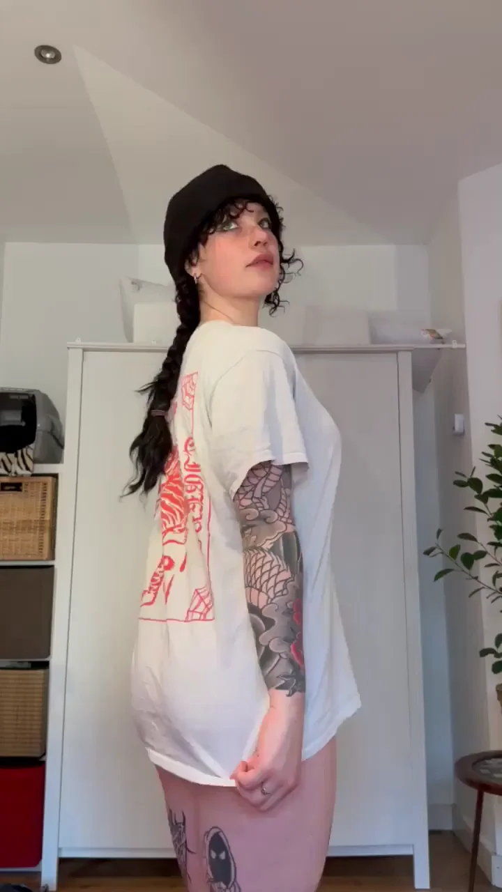 Big ass tattooed girl, do you like?
