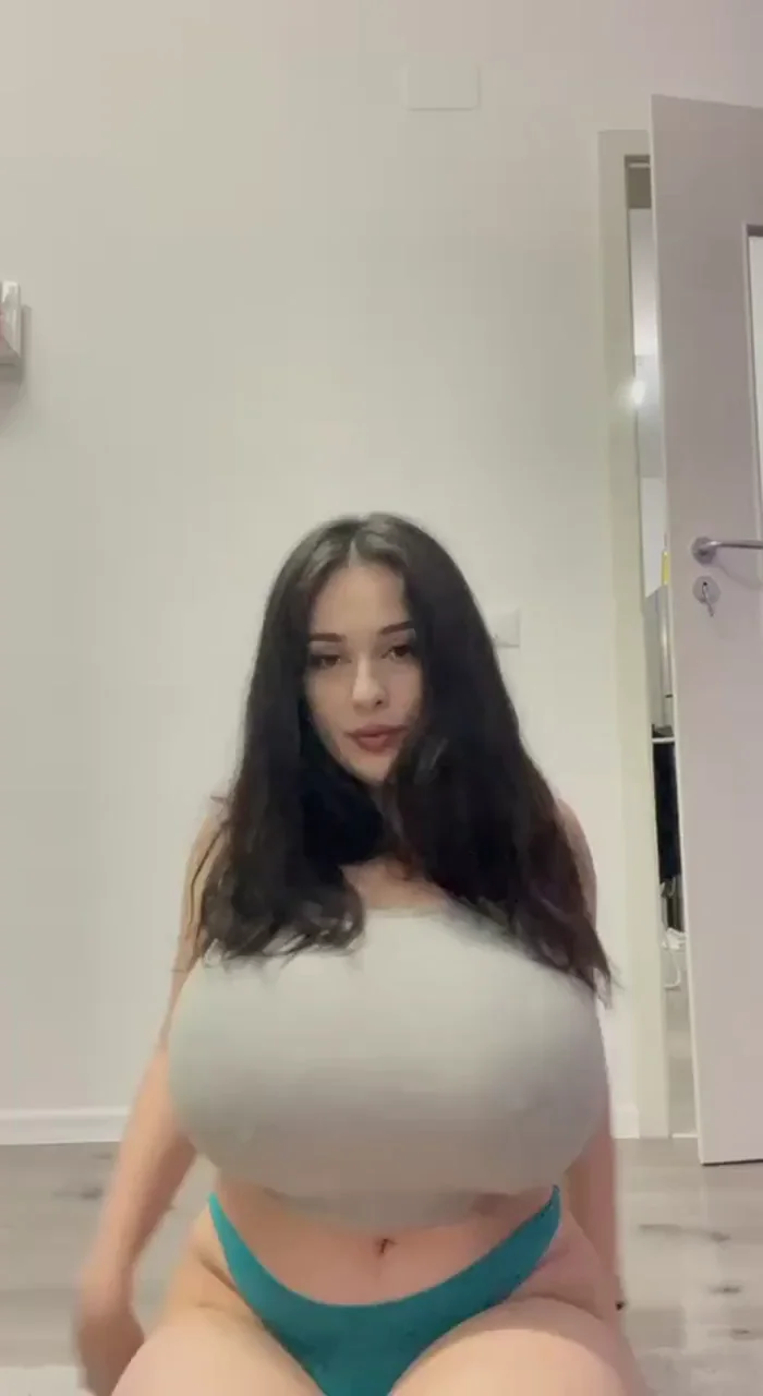 Huge Saggy MILF Tits Drop: Distracting Dudes with Epic Boob Bounce [OC]