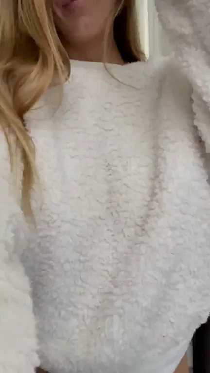 MILF's Massive Titty Drop Surprise 😍🍈🍈